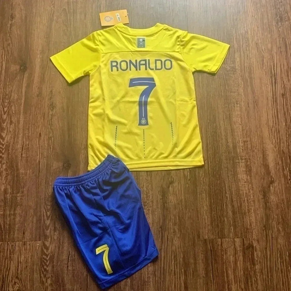 Cristano Ronaldo Al Nassr FC Soccer Jersey, Shorts Set 2023/24 Kids XL Home NWT - Picture 2 of 7